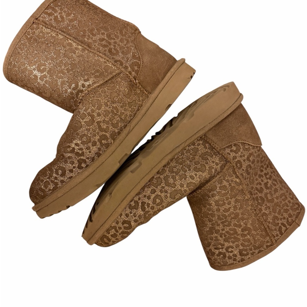 UGG Girls Classic Gold Glitter Leopard Print Boots Size 4 - Picture 3 of 6